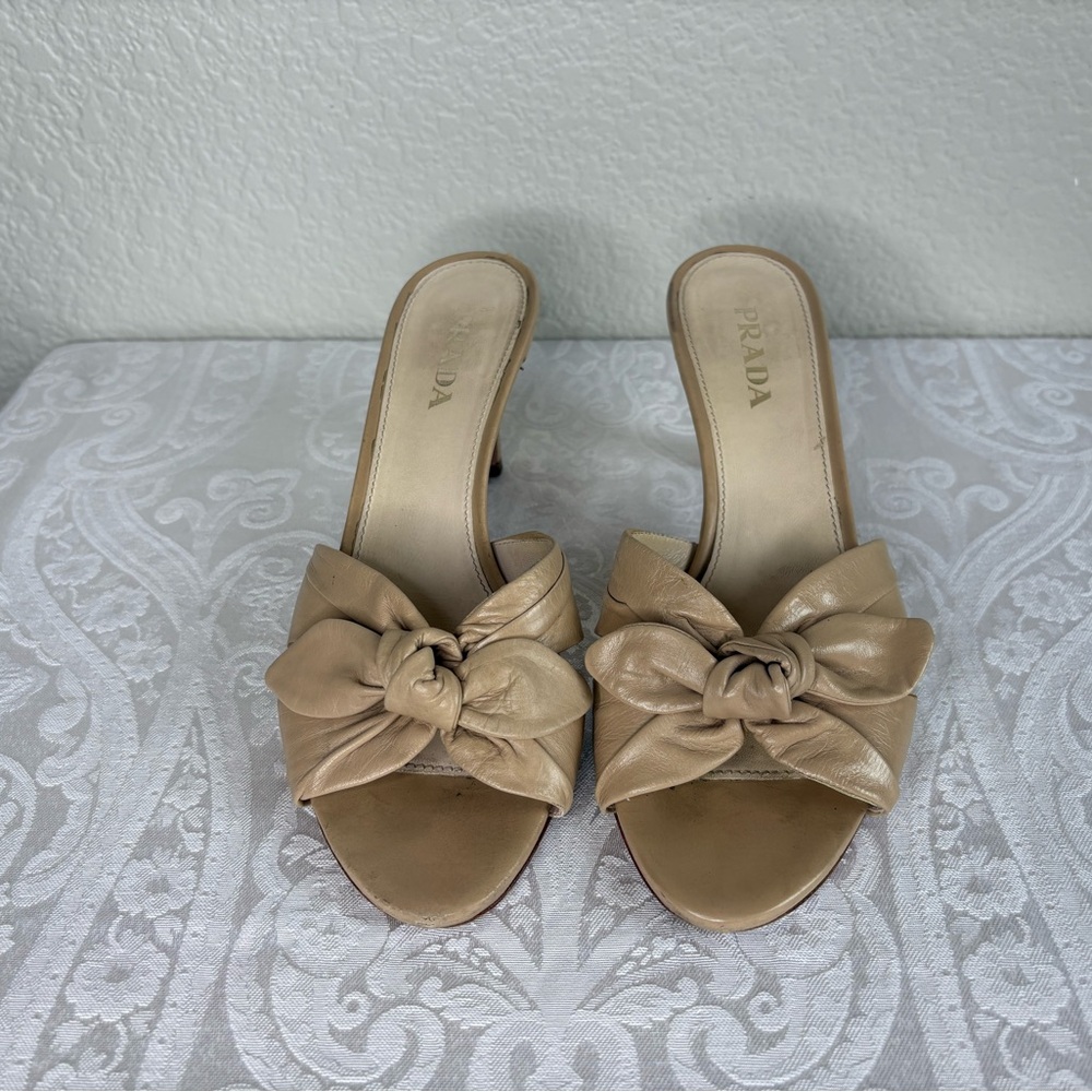 Prada “Calzature Donna” Shoes, EU Size 37 (US 7)